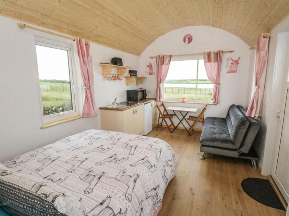 The Beautiful Lazy Llama Shepherd Hut Farm Stay Ballyshannon Dış mekan fotoğraf